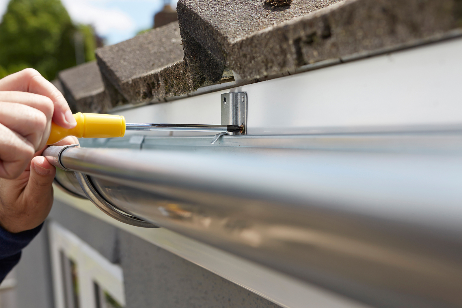 Professional Gutter Cleaners (Protecting Your Home)