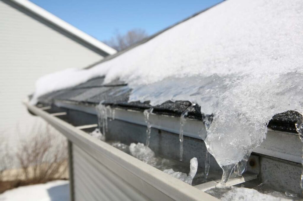 Maintain Your Gutters This Winter (Tips On Taking Care Of Your Gutters)